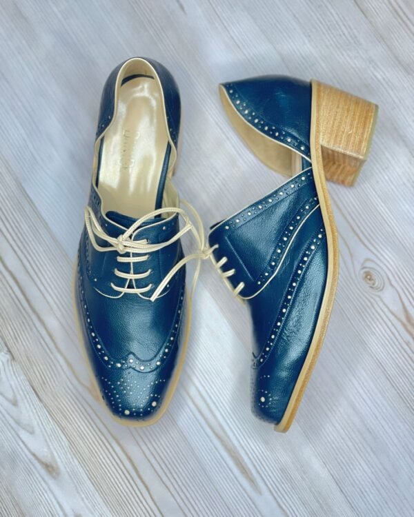 Oxford Francês Saia e Blusa 37 - Cor Azul Marinho - Salto 4cm - Imagem 2