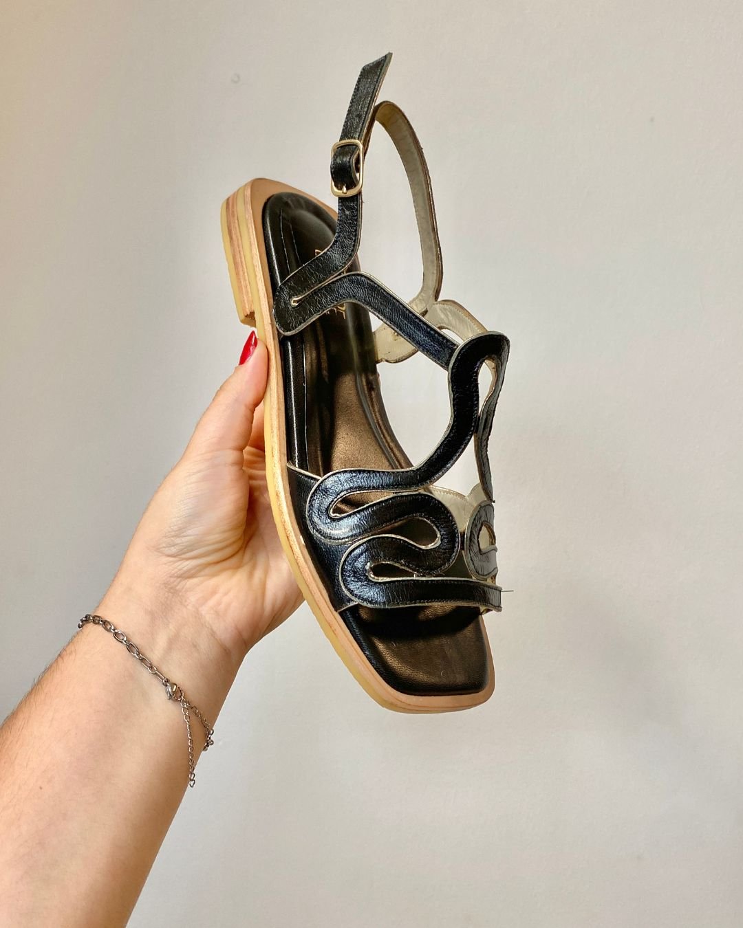 Rasteira Ondas 37 - Cor Preta - Salto 2,5cm - Imagem 2