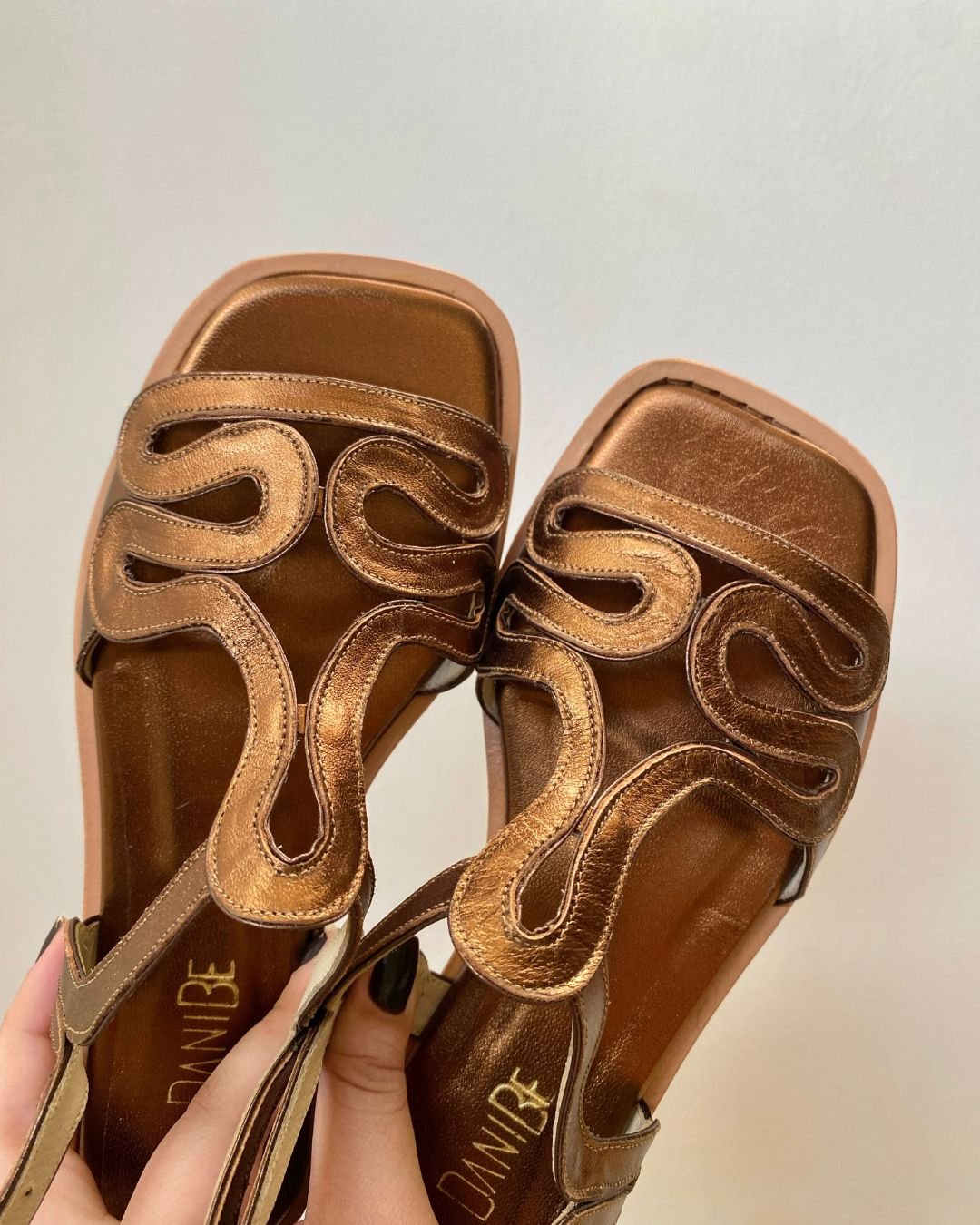 Rasteira Ondas 36 - Cor Bronze - Salto 2,5cm - Imagem 3