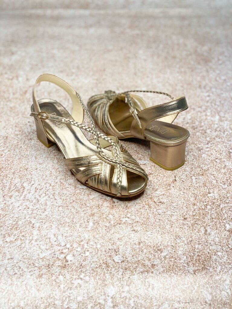 Sandália Luana 36 - Cor Pelica Prata Velha - Salto 4cm